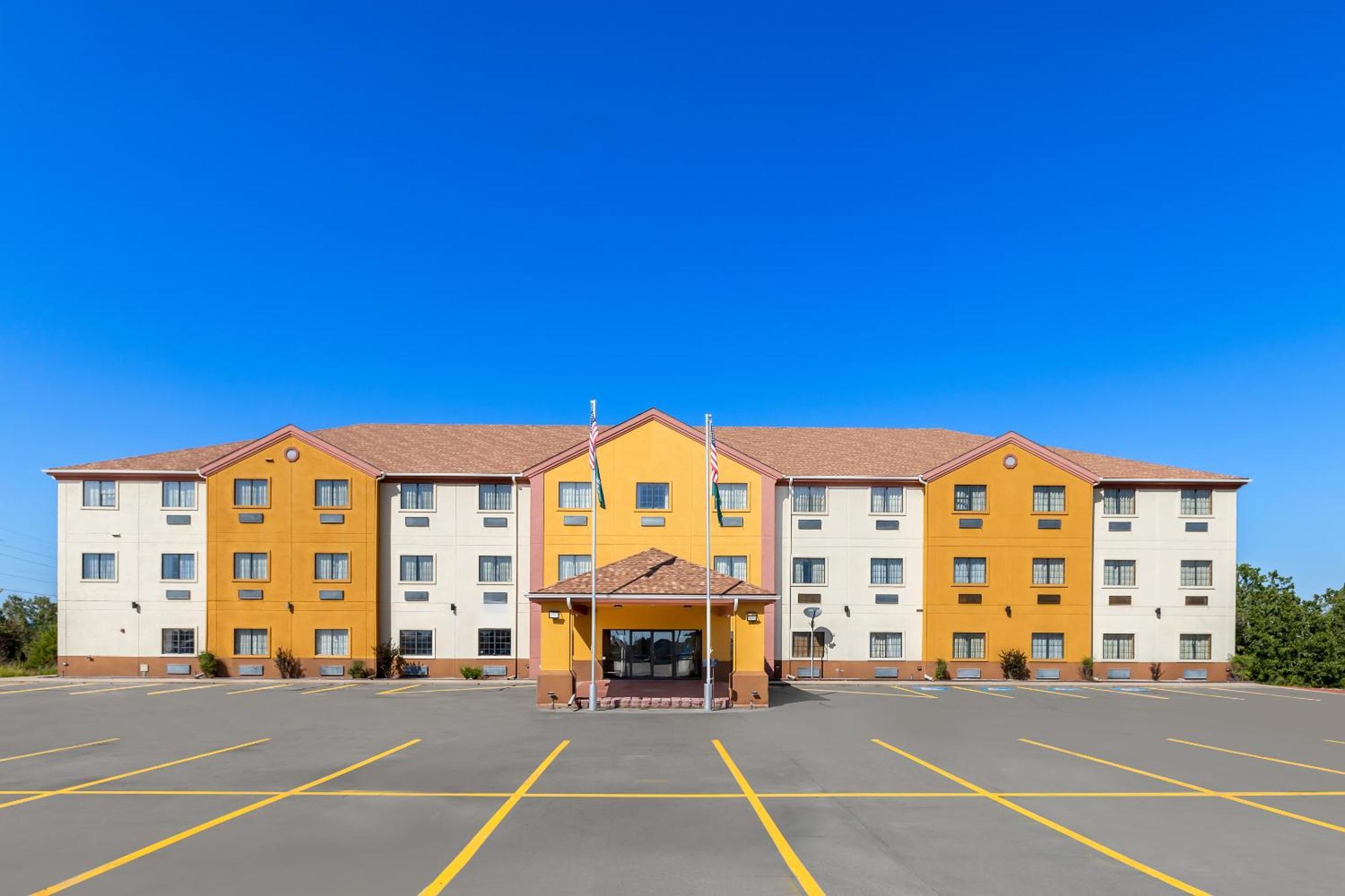 Quality Inn & Suites Mcalester Exterior photo